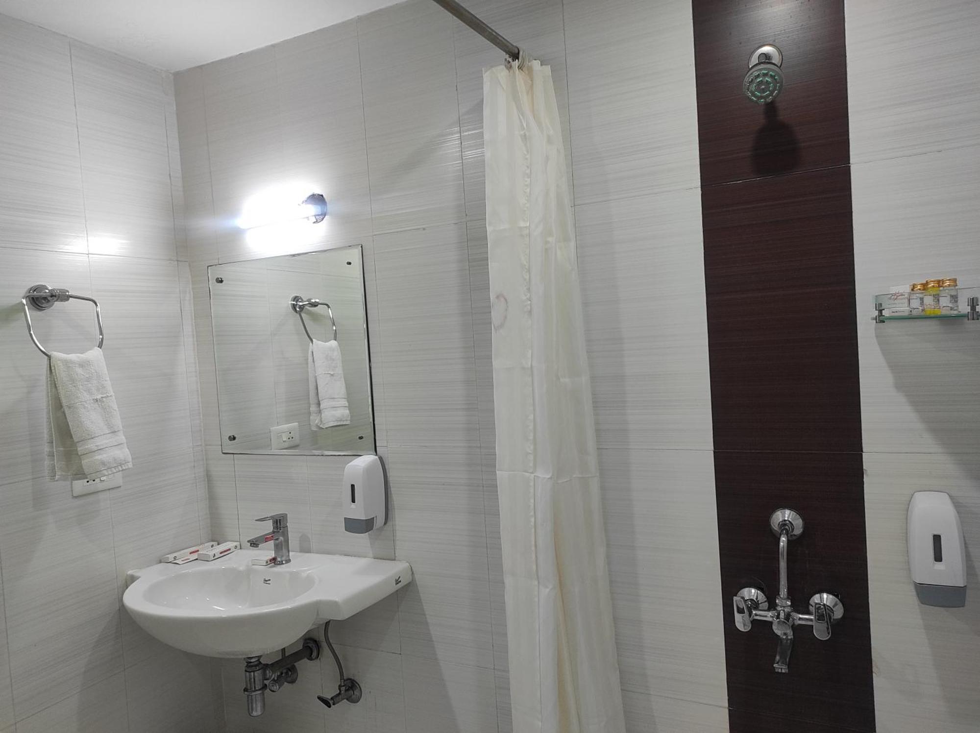 Hyphen Haridwar Grand Hotel Eksteriør billede